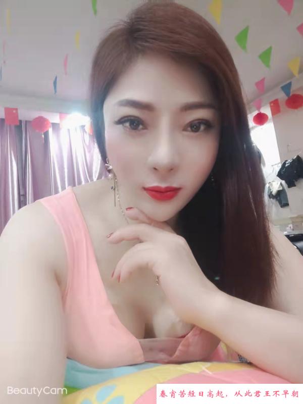 服务控美乳少妇 第1张