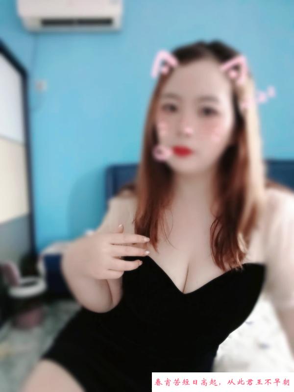 喷S大胸翘臀人妻 第3张