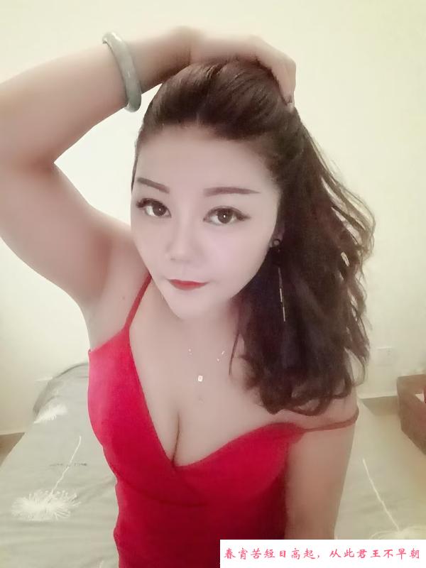 丰满肥臀骚妇 第2张