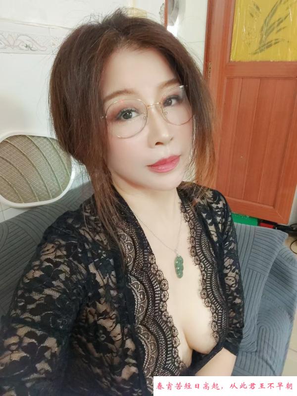 布吉大胸微微 第2张