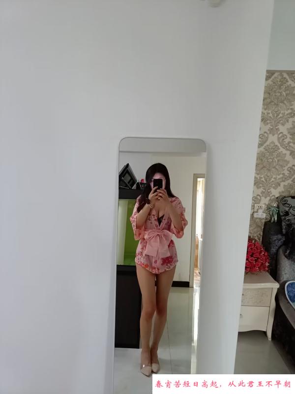 长腿制服骚货眼镜妹 第2张