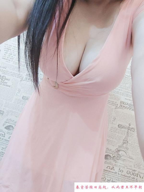 前凸后翘颜值大奶妹 第3张