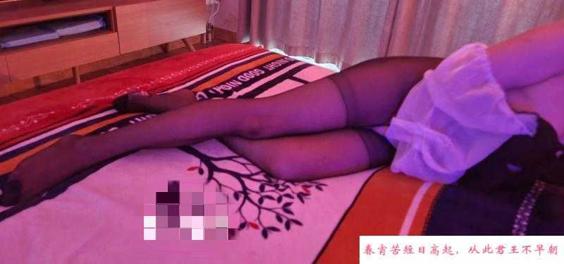 黑丝长腿少妇 第1张