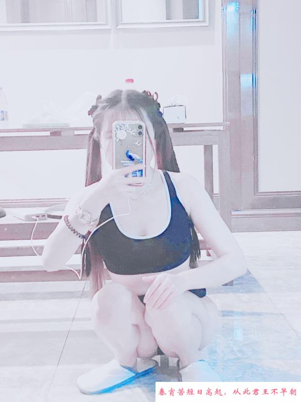 半套深喉小妖精 第1张