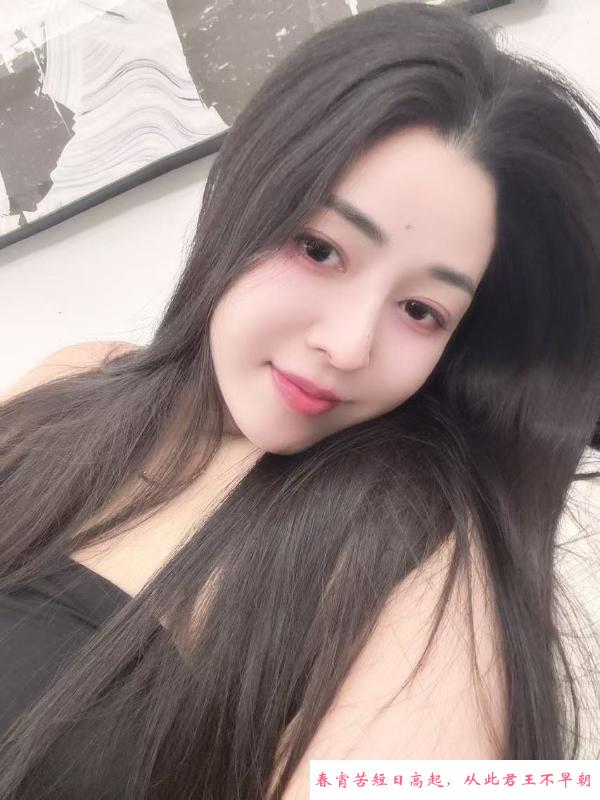 丰满高挑身材好梓琪 第1张