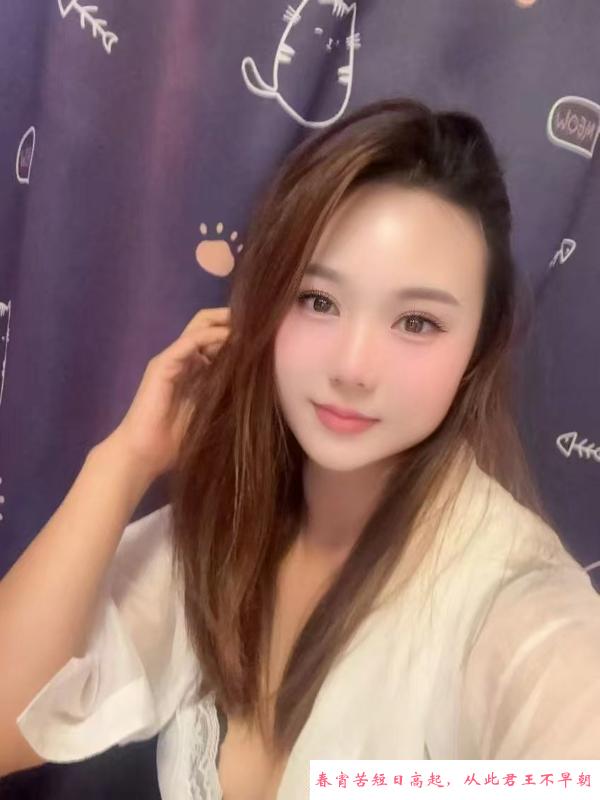 大胸舌吻少妇 第3张