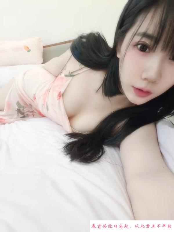 大个小美女 第2张