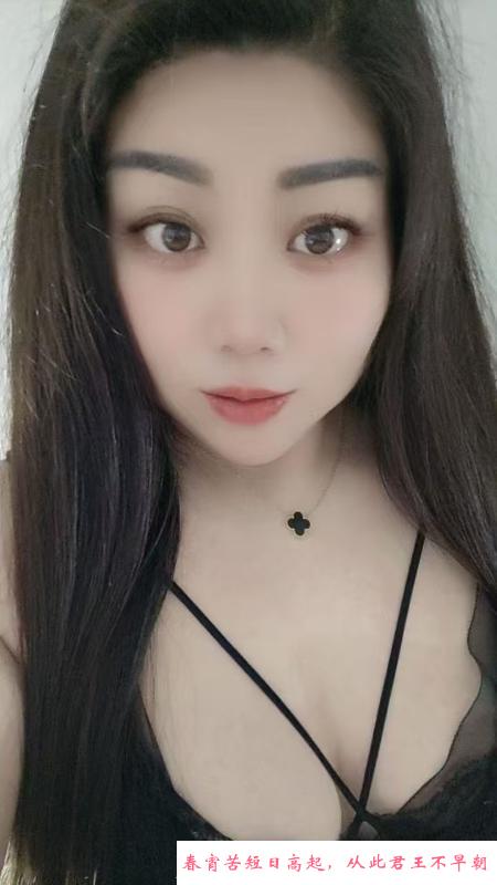 冒雨寻食少妇 第1张