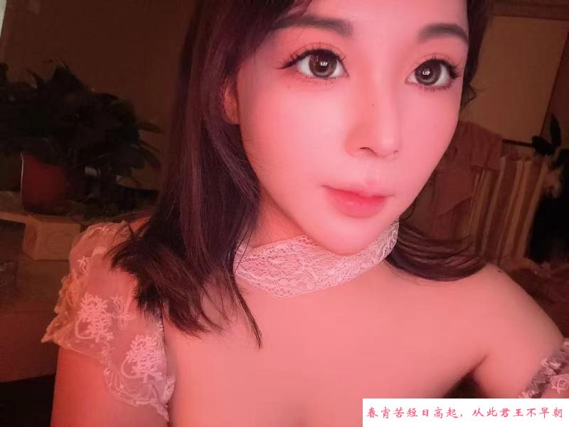 舌吻巨乳大波妹 第4张