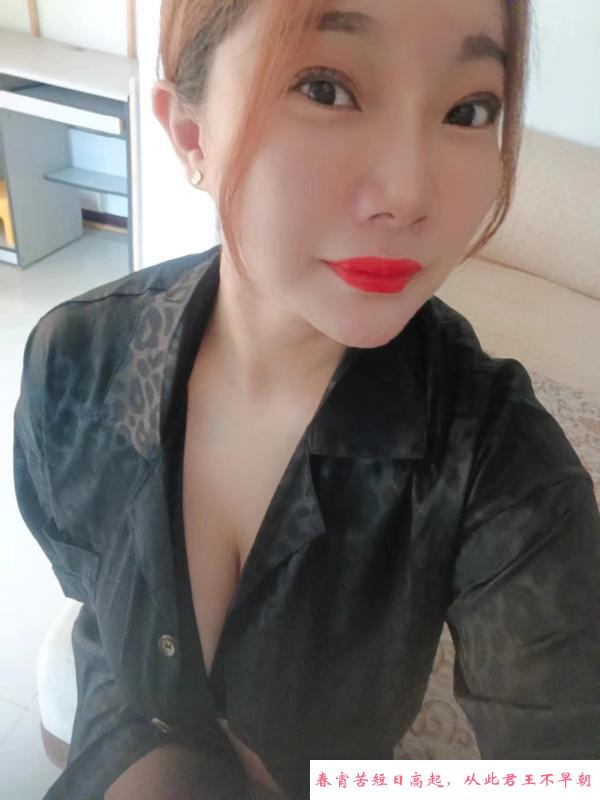 f巨乳会喷水 第2张