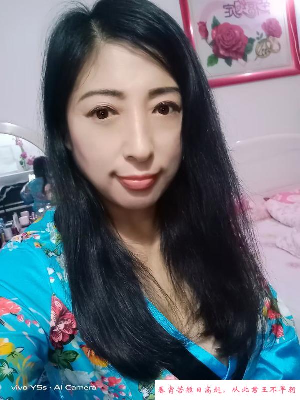 南开爱花爱猫的熟女 第2张
