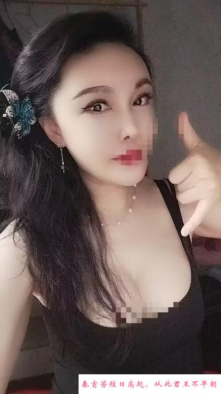 一字马少妇 第3张