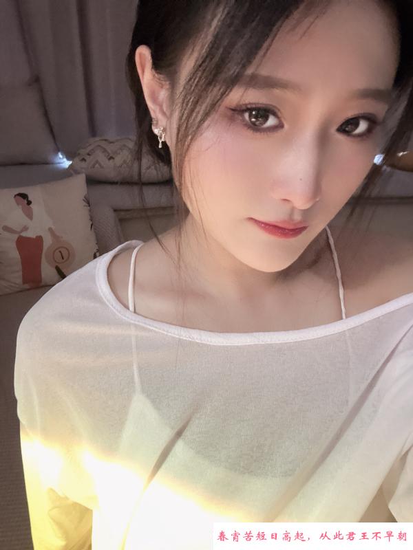 东莞大长腿艾薇儿 第1张