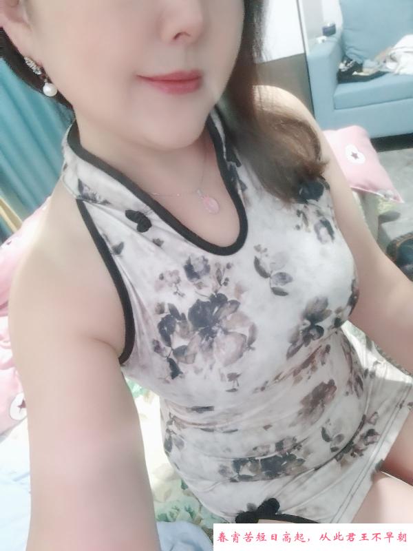 湖塘热情似火美女 第2张
