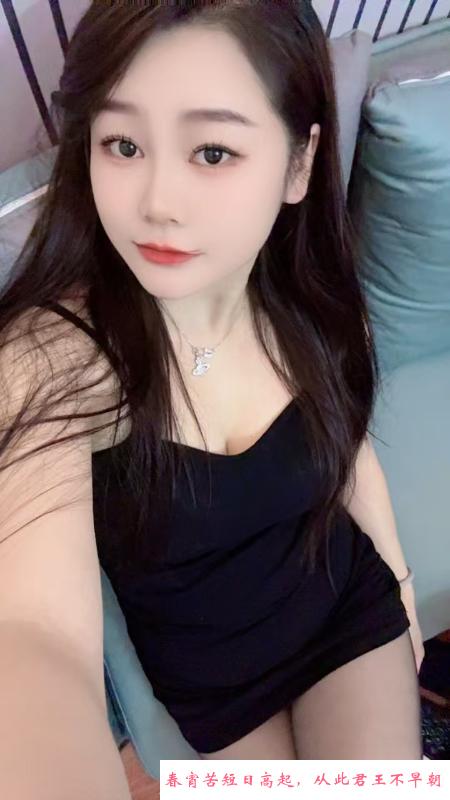 风骚肤白黑些妹 第3张