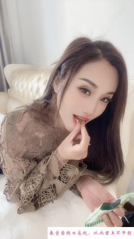 体验会喷水的大奶少妇 第1张