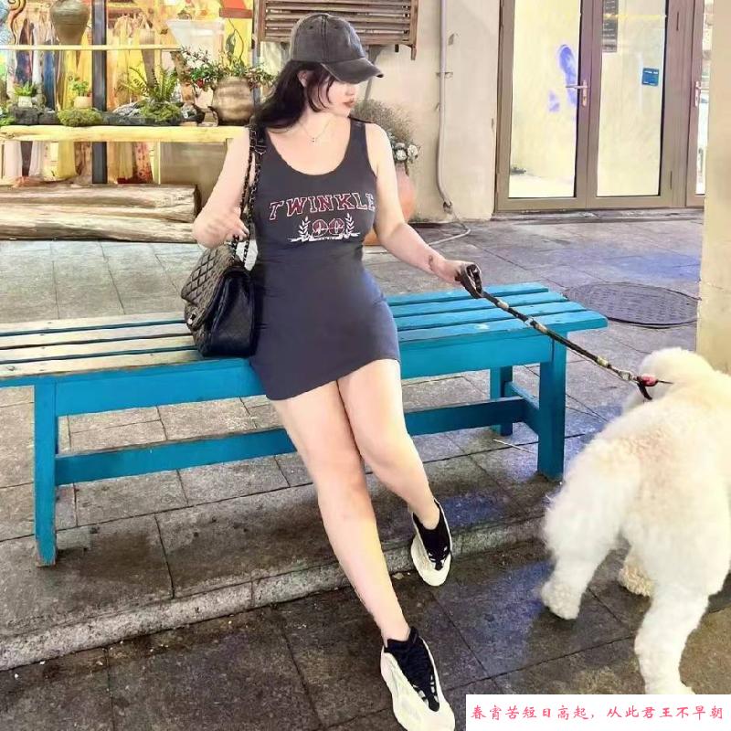欧美风长腿美女 第1张
