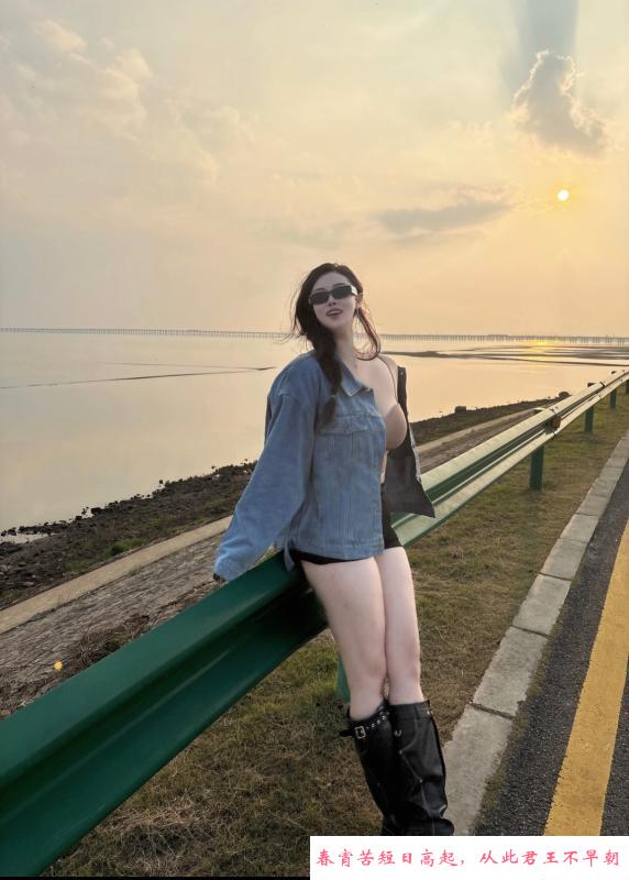 欧美风长腿美女 第2张