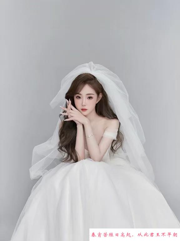 体验喷水的婚纱美女 第1张