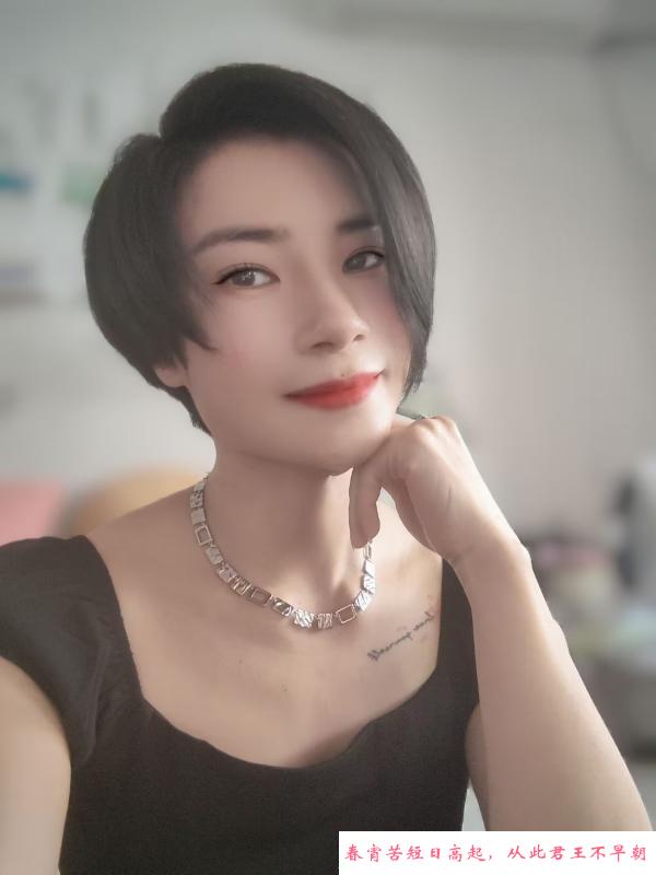 洛溪短发御姐 第1张