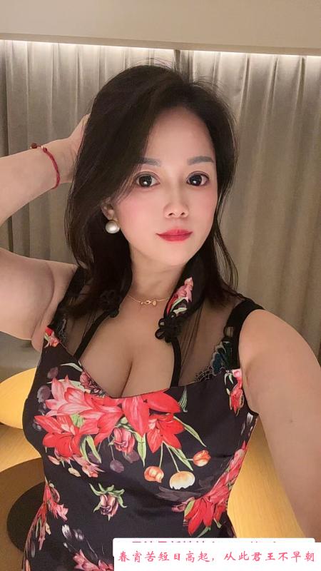 宝安机场大奶骚妇 第3张