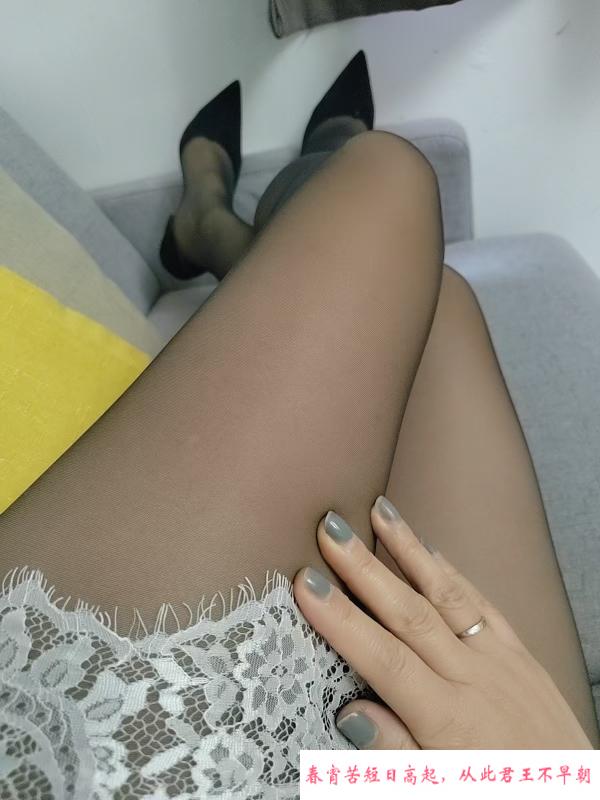 美腿熟女 第3张