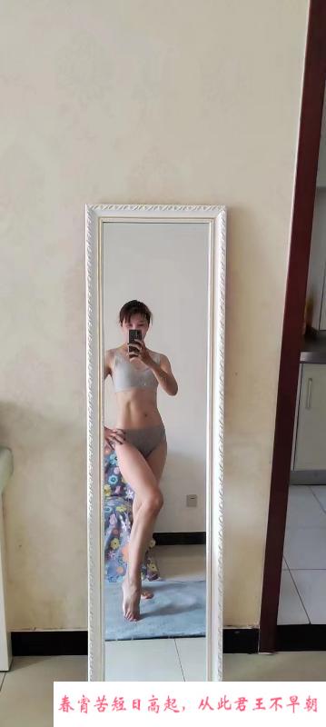 热爱健身的马甲线美女 第1张
