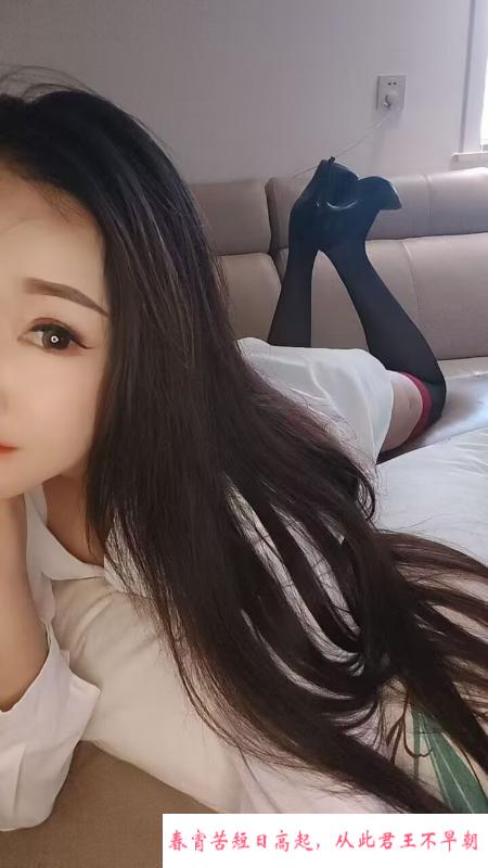 丝袜中出骚妹 第3张