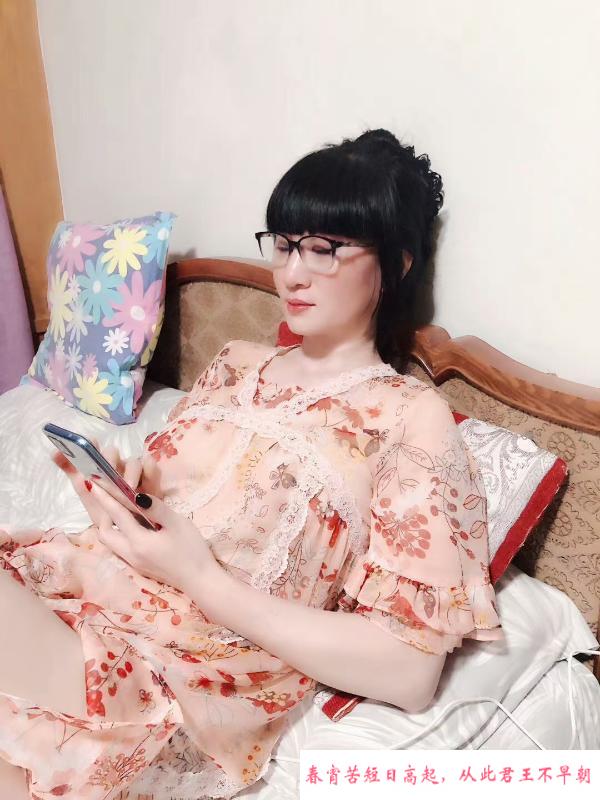 除夕夜包夜骚妇 第1张