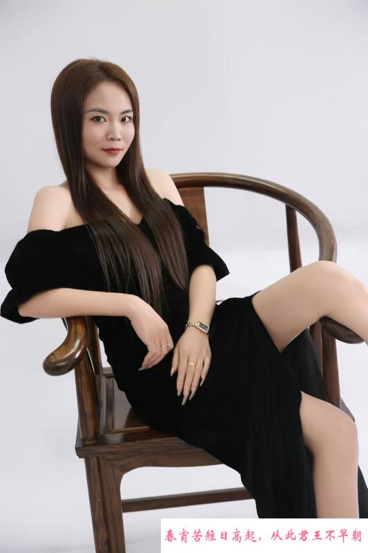身材超好的小骚妇 第3张