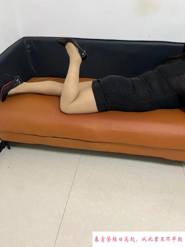 北工大地铁大屁股熟女 第4张