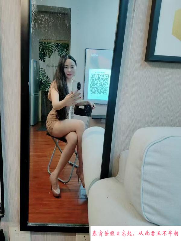 美腿少妇含雪 第1张