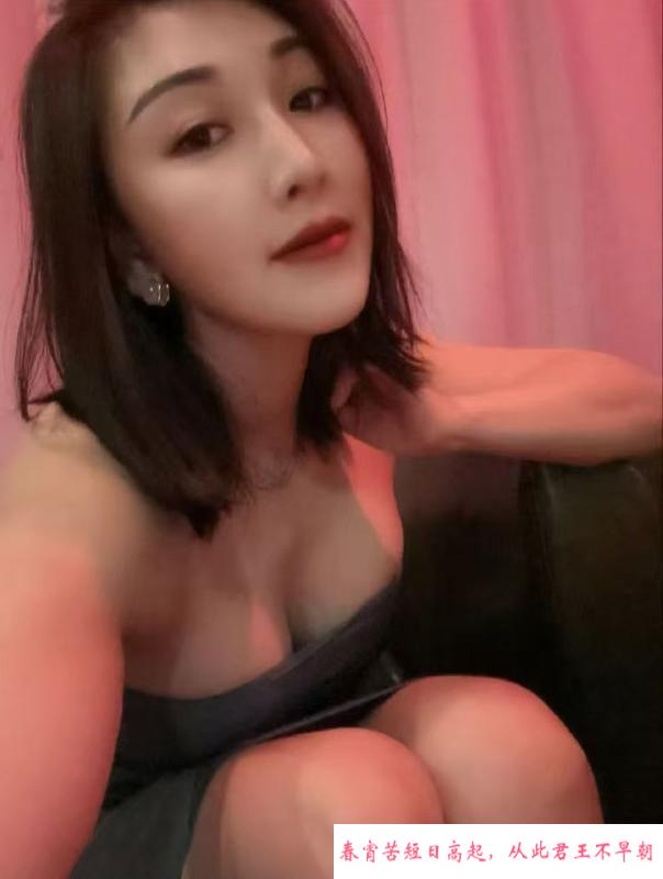 前凸后翘的颜值老师 第2张
