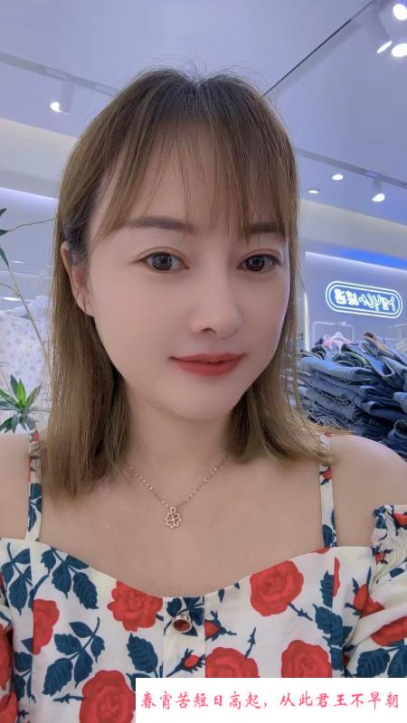武汉大胸妹 第1张