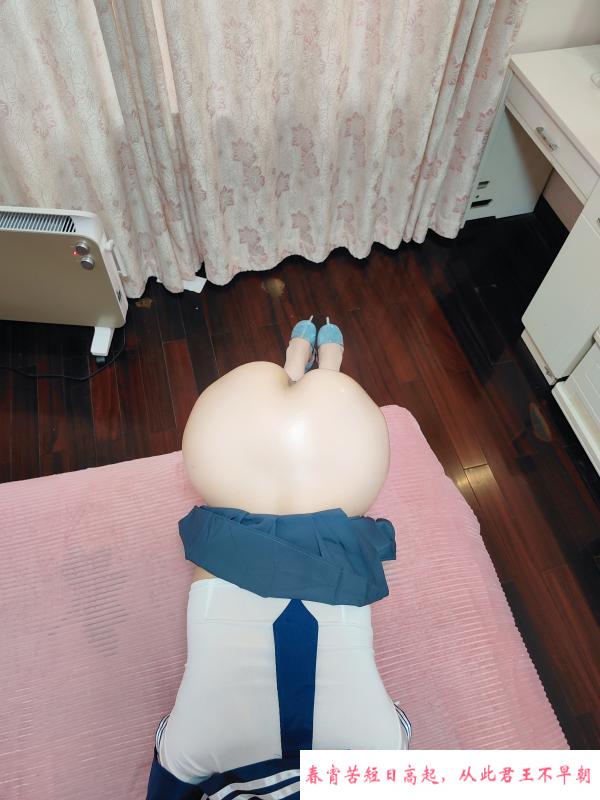苗条美臀少妇 第2张