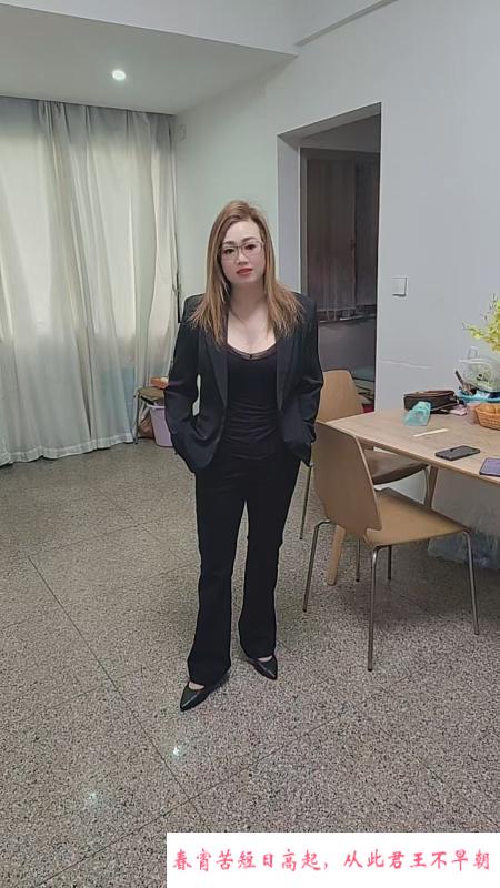 风骚黑丝少妇 第1张