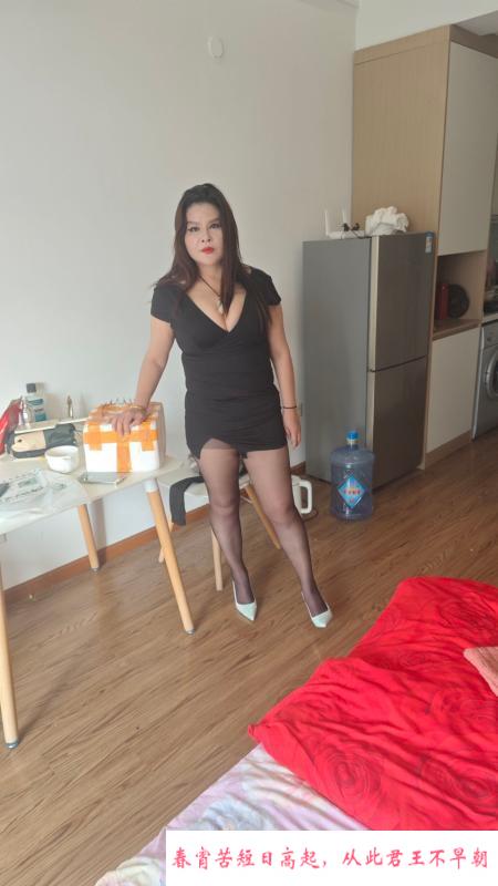 大胸风骚熟女 第3张