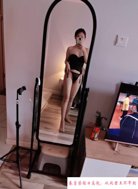 性感小长腿骚曼曼 第1张