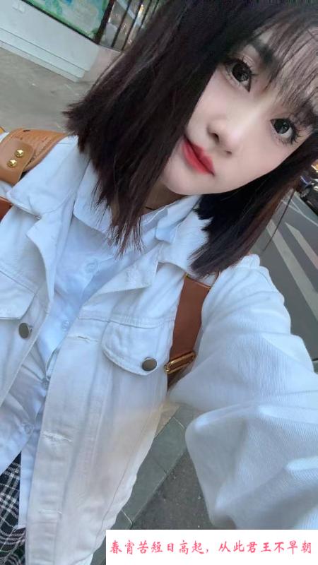 市中心年轻小美眉 第2张