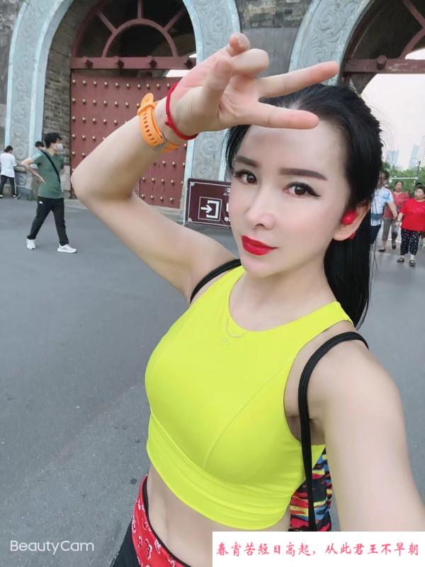 南京三牌楼小姐姐 第1张