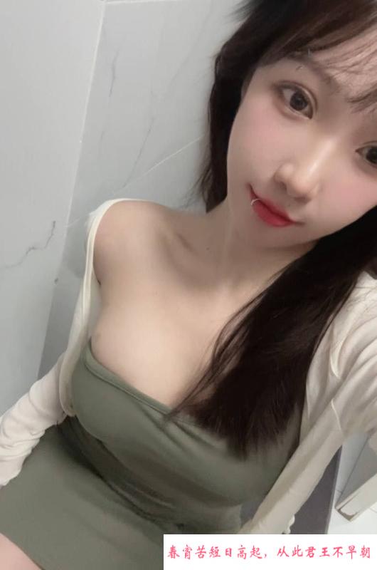 少妇感大胸丰臀老师 第4张