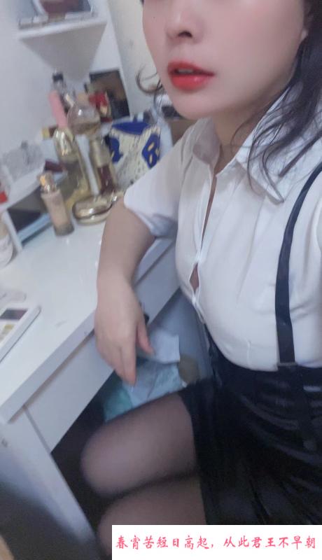 兼职无毛少妇 第1张