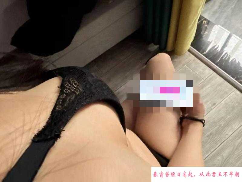 静安黑丝大胸口爆 第3张
