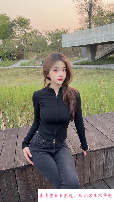 颜值大胸翘臀妹子 第2张