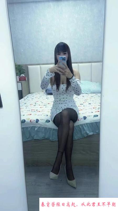 张府园地铁站大胸姐姐 第3张