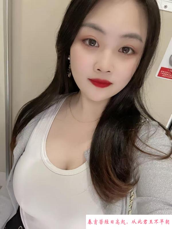 丰满的妞妞 第1张