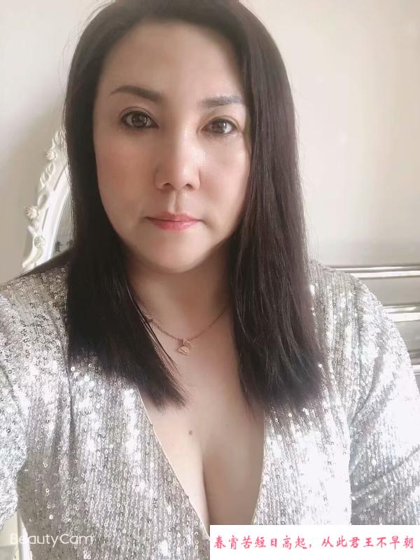 巨乳肥臀熟女姐姐 第1张