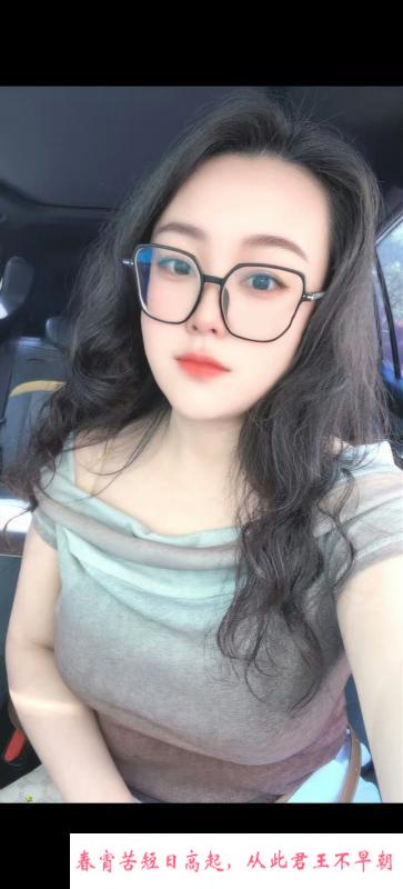 巨乳眼镜骚女 第3张