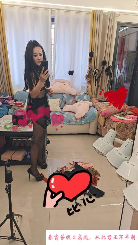 风骚制服少妇 第1张
