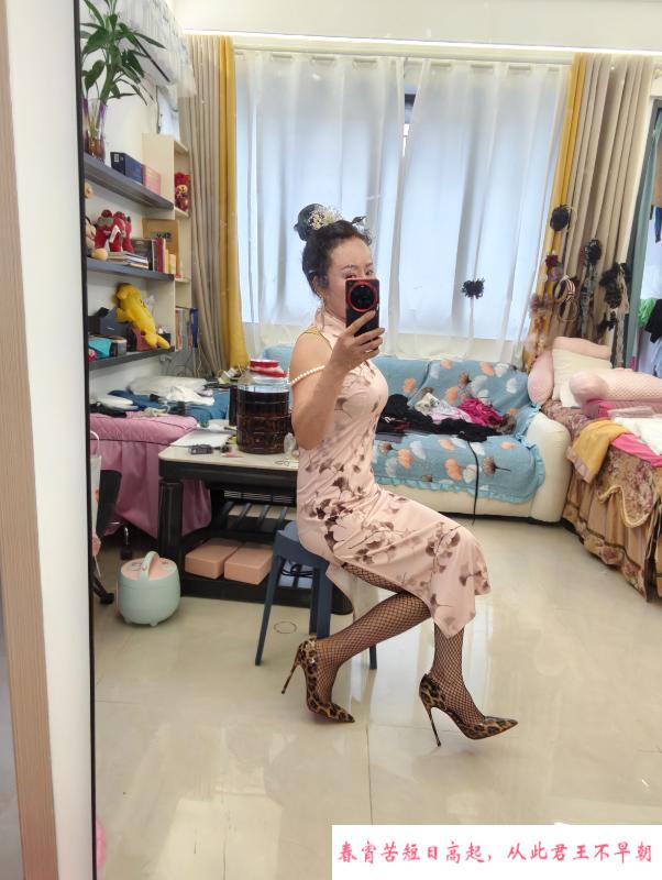 风骚制服少妇 第3张